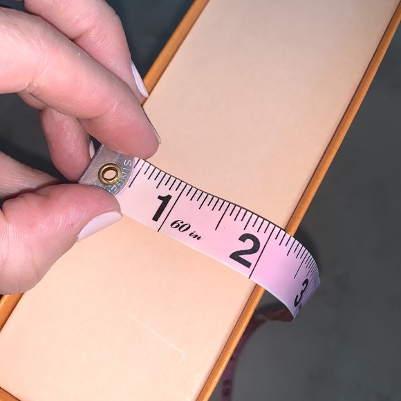 Louis Vuitton box with a gift envelope - Picture 5 of 8